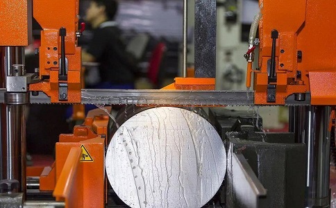 芦山立式金属带锯床切削出现跑带故障解决方法！